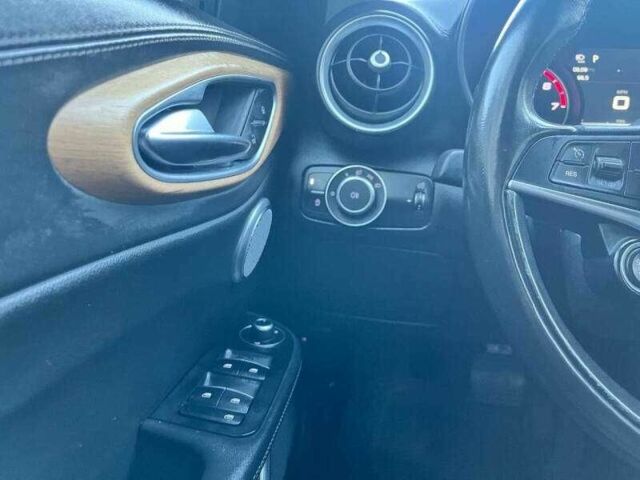 Чорний Альфа Giulia, об'ємом двигуна 2 л та пробігом 43 тис. км за 5100 $, фото 7 на Automoto.ua