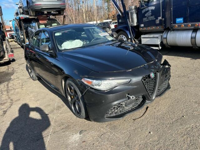 Чорний Альфа Giulia, об'ємом двигуна 2 л та пробігом 100 тис. км за 11999 $, фото 4 на Automoto.ua
