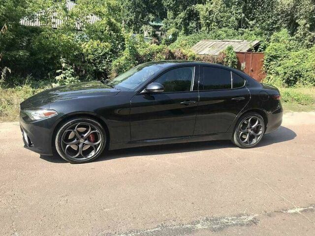 Черный Альфа Giulia, объемом двигателя 2 л и пробегом 104 тыс. км за 16900 $, фото 3 на Automoto.ua