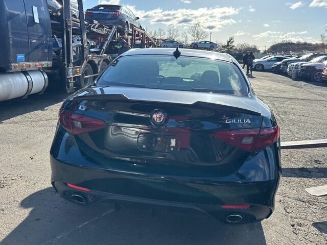 Чорний Альфа Giulia, об'ємом двигуна 2 л та пробігом 100 тис. км за 11999 $, фото 5 на Automoto.ua