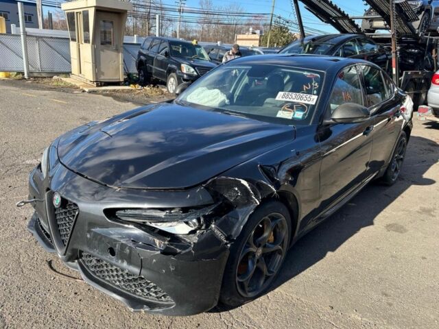 Чорний Альфа Giulia, об'ємом двигуна 2 л та пробігом 100 тис. км за 11999 $, фото 3 на Automoto.ua