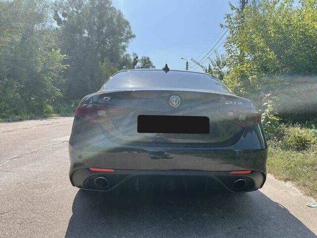 Черный Альфа Giulia, объемом двигателя 2 л и пробегом 104 тыс. км за 16900 $, фото 7 на Automoto.ua