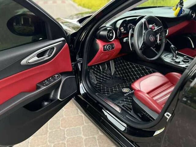 Черный Альфа Giulia, объемом двигателя 2 л и пробегом 40 тыс. км за 14400 $, фото 9 на Automoto.ua
