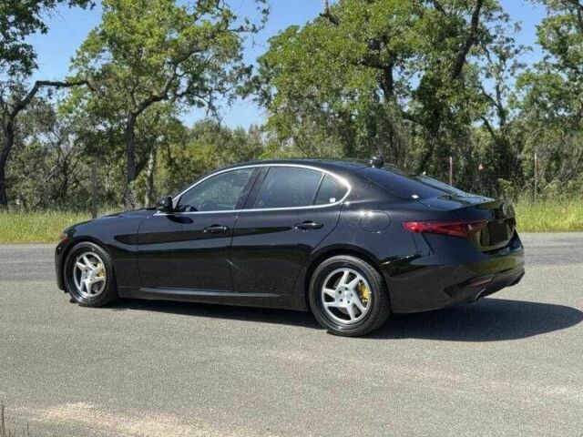 Черный Альфа Giulia, объемом двигателя 2 л и пробегом 37 тыс. км за 5900 $, фото 1 на Automoto.ua