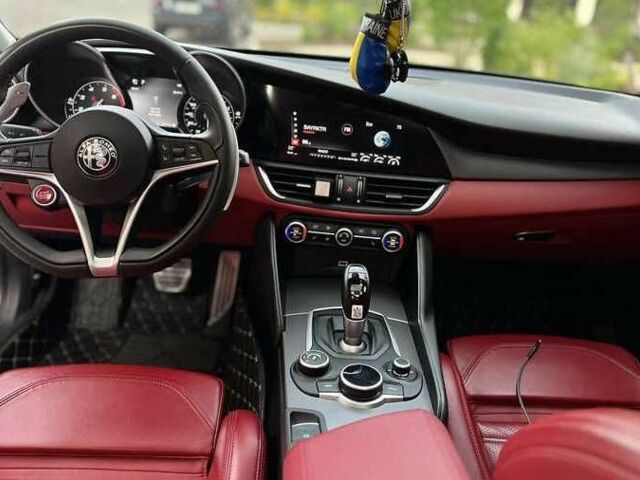 Черный Альфа Giulia, объемом двигателя 2 л и пробегом 40 тыс. км за 14400 $, фото 11 на Automoto.ua