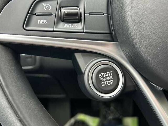 Черный Альфа Giulia, объемом двигателя 2 л и пробегом 50 тыс. км за 15500 $, фото 4 на Automoto.ua