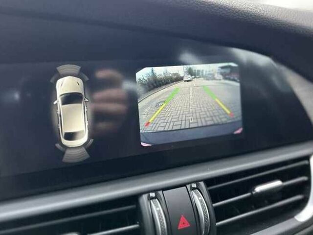 Черный Альфа Giulia, объемом двигателя 2 л и пробегом 50 тыс. км за 15500 $, фото 8 на Automoto.ua
