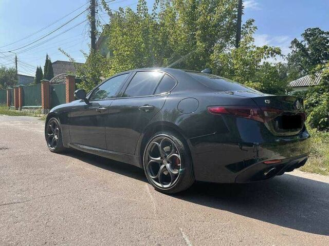 Черный Альфа Giulia, объемом двигателя 2 л и пробегом 104 тыс. км за 16900 $, фото 5 на Automoto.ua