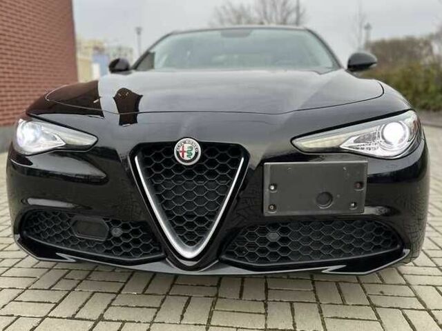 Черный Альфа Giulia, объемом двигателя 2 л и пробегом 50 тыс. км за 15500 $, фото 1 на Automoto.ua