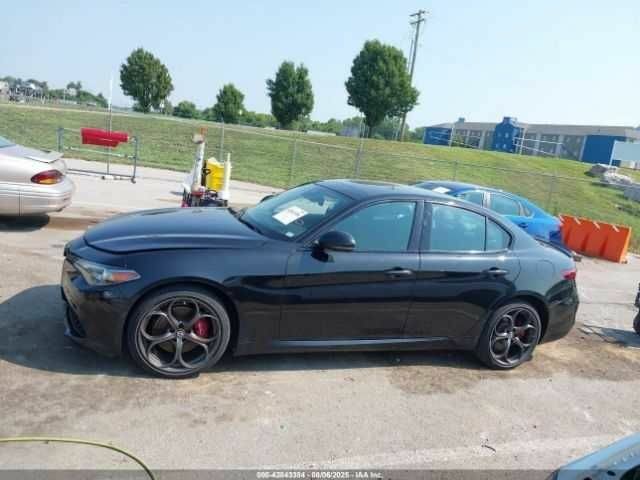 Черный Альфа Giulia, объемом двигателя 2 л и пробегом 51 тыс. км за 4000 $, фото 13 на Automoto.ua