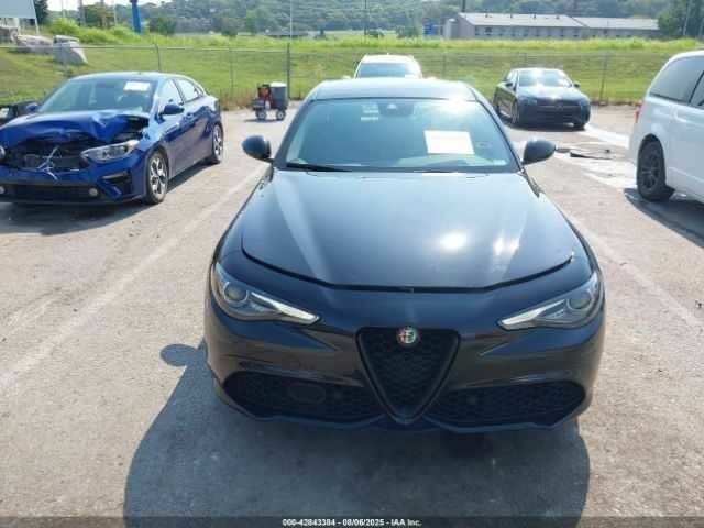 Черный Альфа Giulia, объемом двигателя 2 л и пробегом 51 тыс. км за 4000 $, фото 11 на Automoto.ua