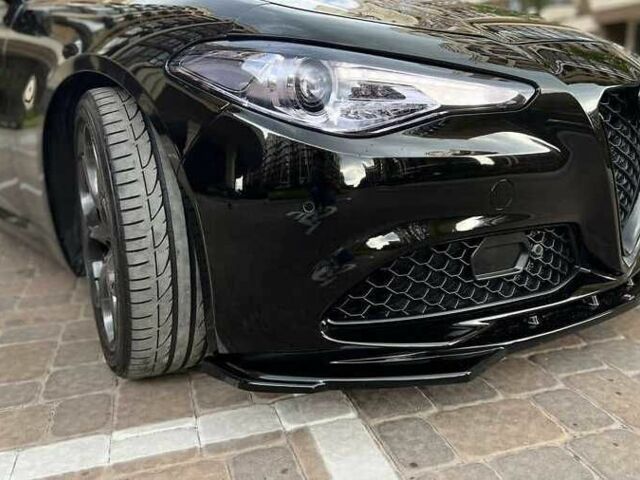 Черный Альфа Giulia, объемом двигателя 2 л и пробегом 40 тыс. км за 14400 $, фото 3 на Automoto.ua