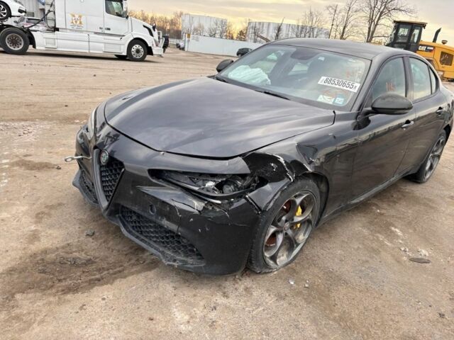 Чорний Альфа Giulia, об'ємом двигуна 2 л та пробігом 100 тис. км за 11999 $, фото 9 на Automoto.ua