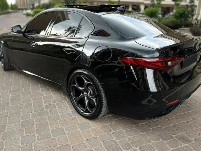 Черный Альфа Giulia, объемом двигателя 2 л и пробегом 40 тыс. км за 14400 $, фото 6 на Automoto.ua