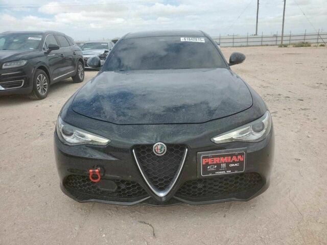 Черный Альфа Giulia, объемом двигателя 2 л и пробегом 93 тыс. км за 6900 $, фото 4 на Automoto.ua