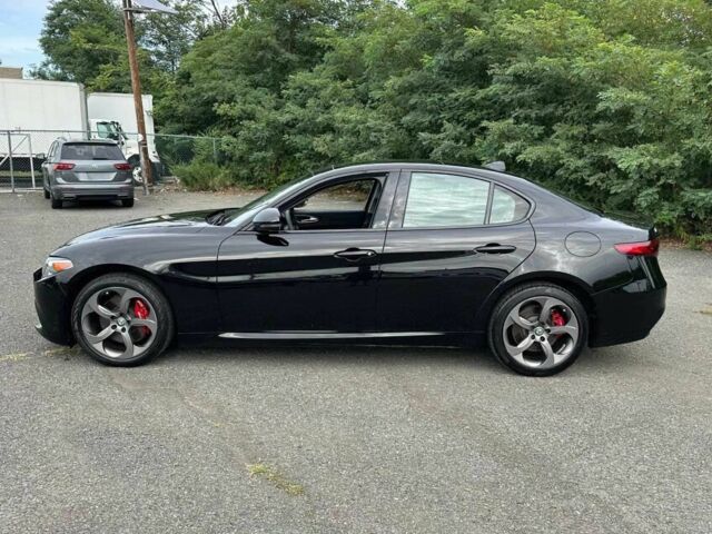Черный Альфа Giulia, объемом двигателя 2 л и пробегом 33 тыс. км за 16500 $, фото 3 на Automoto.ua