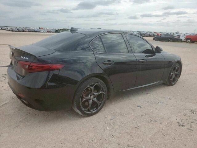 Черный Альфа Giulia, объемом двигателя 2 л и пробегом 93 тыс. км за 6900 $, фото 2 на Automoto.ua