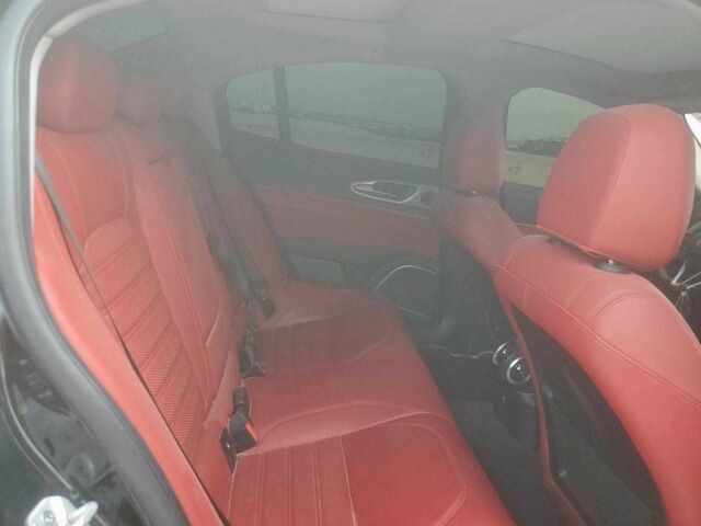 Черный Альфа Giulia, объемом двигателя 2 л и пробегом 93 тыс. км за 6900 $, фото 9 на Automoto.ua