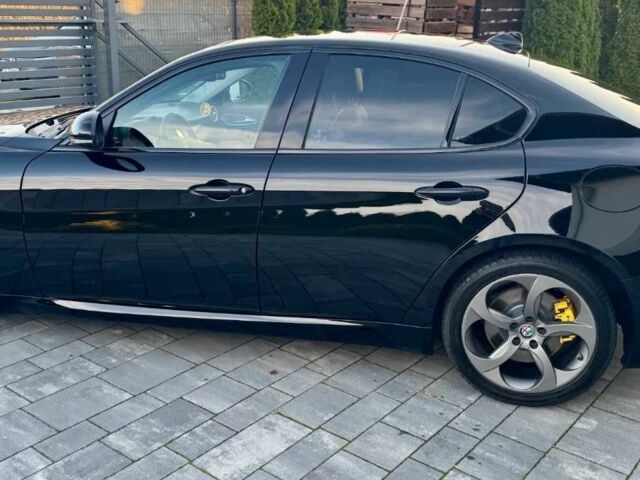 Черный Альфа Giulia, объемом двигателя 2 л и пробегом 54 тыс. км за 10900 $, фото 3 на Automoto.ua
