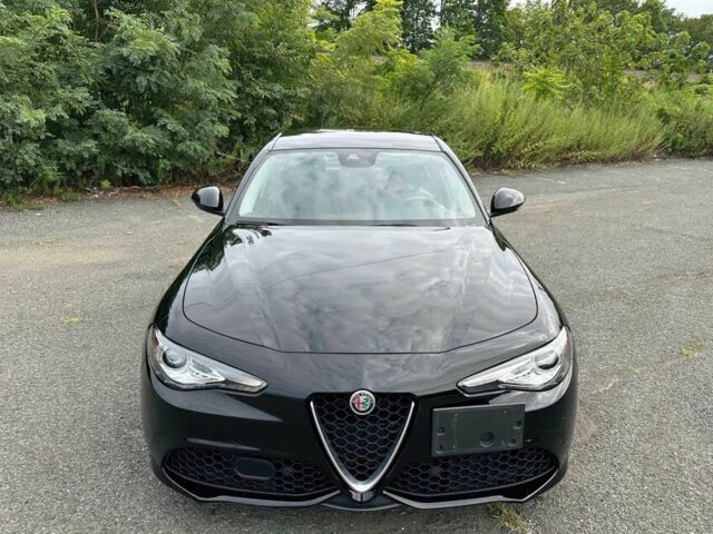 Черный Альфа Giulia, объемом двигателя 2 л и пробегом 33 тыс. км за 16500 $, фото 1 на Automoto.ua
