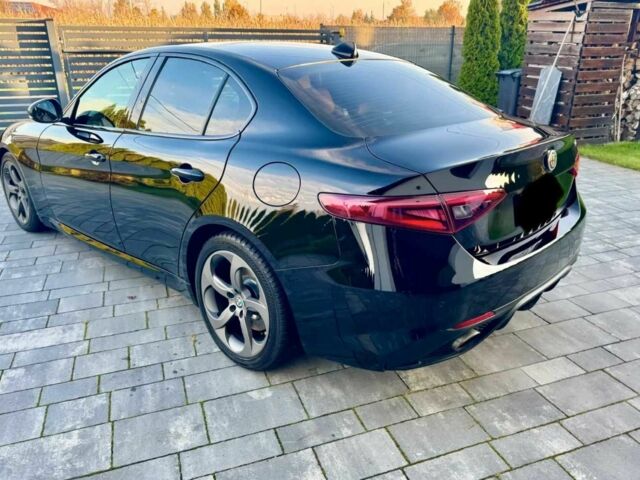 Черный Альфа Giulia, объемом двигателя 2 л и пробегом 54 тыс. км за 10900 $, фото 1 на Automoto.ua