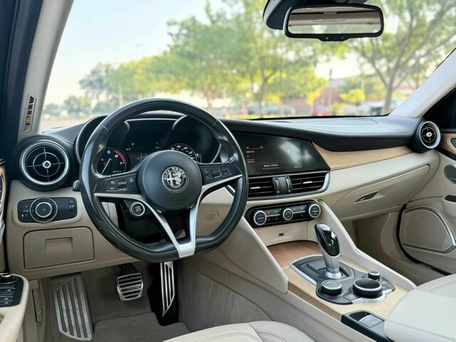 Черный Альфа Giulia, объемом двигателя 2 л и пробегом 45 тыс. км за 10000 $, фото 9 на Automoto.ua