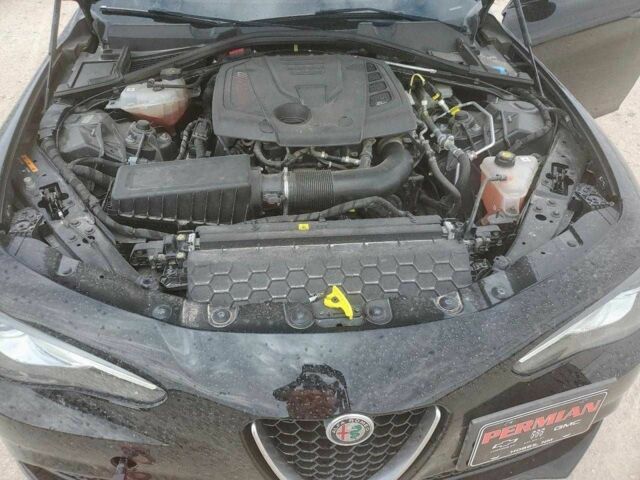 Черный Альфа Giulia, объемом двигателя 2 л и пробегом 93 тыс. км за 6900 $, фото 10 на Automoto.ua
