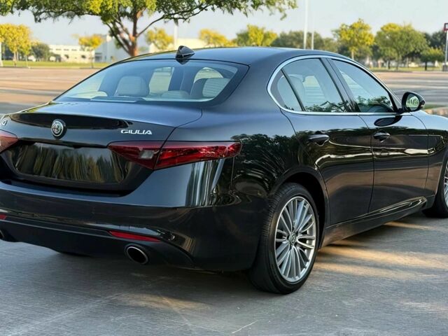 Черный Альфа Giulia, объемом двигателя 2 л и пробегом 45 тыс. км за 10000 $, фото 4 на Automoto.ua