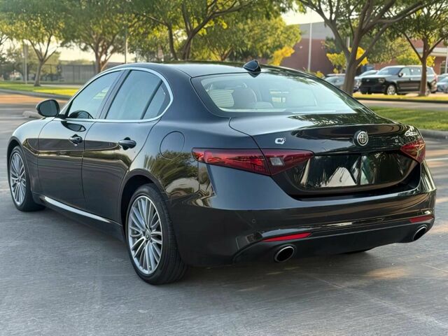 Черный Альфа Giulia, объемом двигателя 2 л и пробегом 45 тыс. км за 10000 $, фото 6 на Automoto.ua