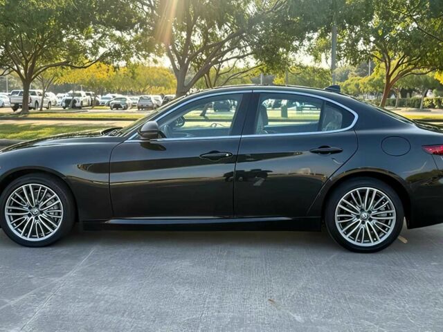 Черный Альфа Giulia, объемом двигателя 2 л и пробегом 45 тыс. км за 10000 $, фото 3 на Automoto.ua