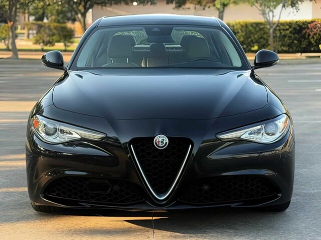 Черный Альфа Giulia, объемом двигателя 2 л и пробегом 45 тыс. км за 10000 $, фото 1 на Automoto.ua