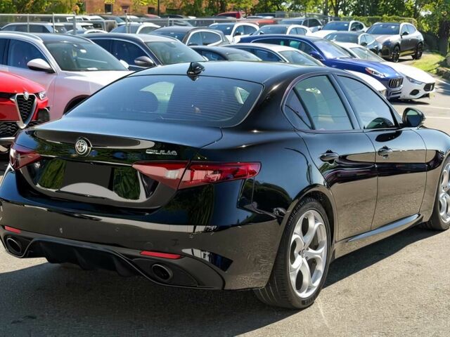 Черный Альфа Giulia, объемом двигателя 2 л и пробегом 31 тыс. км за 9600 $, фото 4 на Automoto.ua