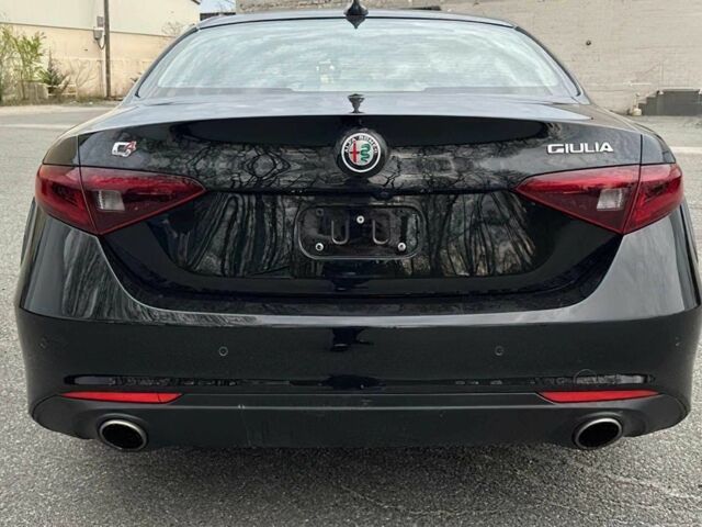 Черный Альфа Giulia, объемом двигателя 2 л и пробегом 47 тыс. км за 4900 $, фото 5 на Automoto.ua