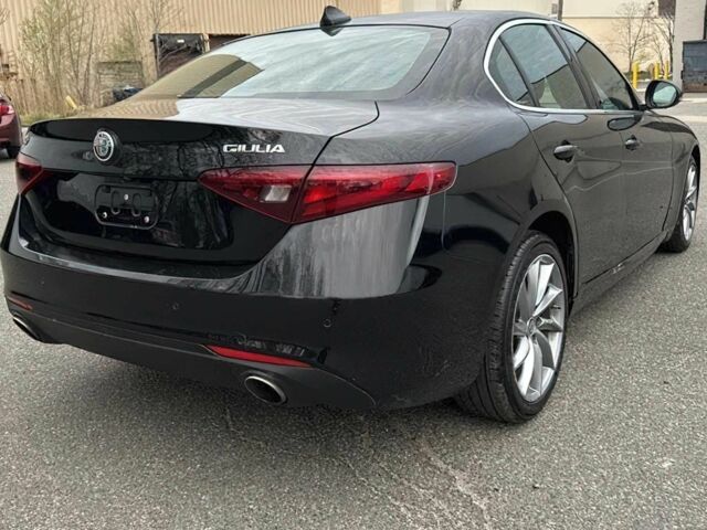 Черный Альфа Giulia, объемом двигателя 2 л и пробегом 47 тыс. км за 4900 $, фото 6 на Automoto.ua