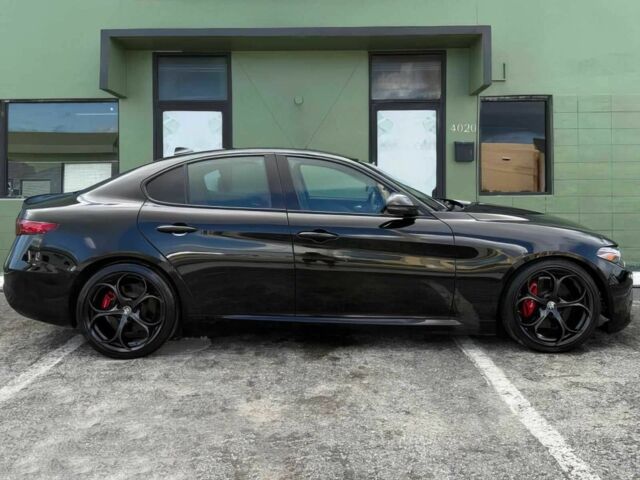Черный Альфа Giulia, объемом двигателя 2 л и пробегом 30 тыс. км за 16150 $, фото 7 на Automoto.ua