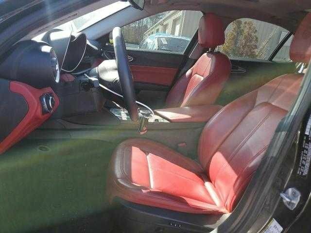 Черный Альфа Giulia, объемом двигателя 0 л и пробегом 130 тыс. км за 19999 $, фото 7 на Automoto.ua