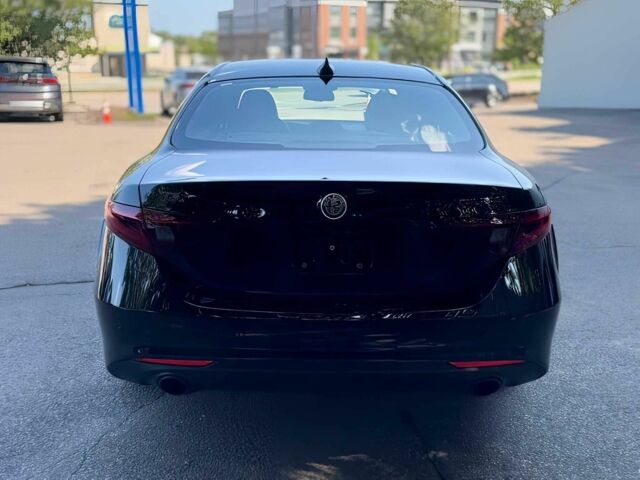 Черный Альфа Giulia, объемом двигателя 2 л и пробегом 71 тыс. км за 12000 $, фото 6 на Automoto.ua