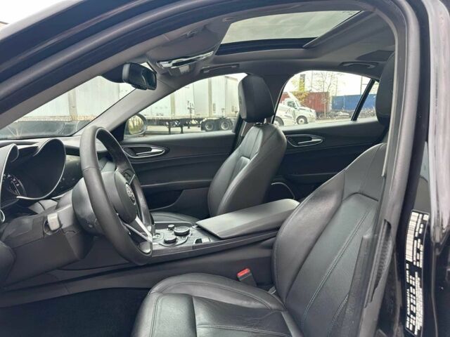Черный Альфа Giulia, объемом двигателя 2 л и пробегом 47 тыс. км за 4900 $, фото 12 на Automoto.ua