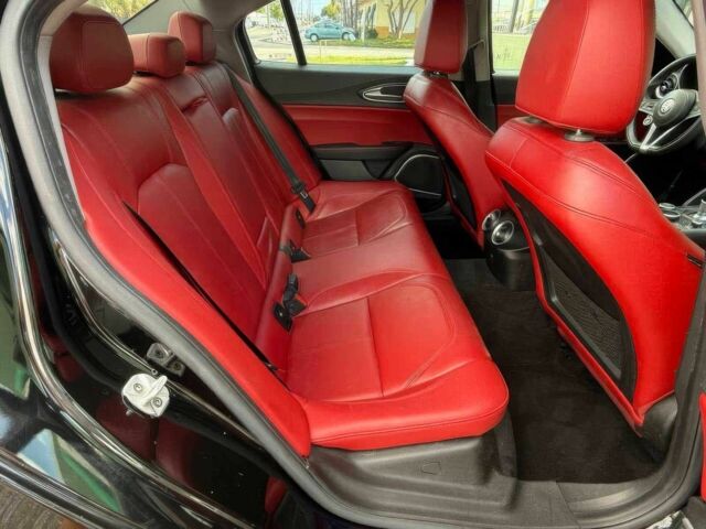 Черный Альфа Giulia, объемом двигателя 2 л и пробегом 30 тыс. км за 16150 $, фото 10 на Automoto.ua