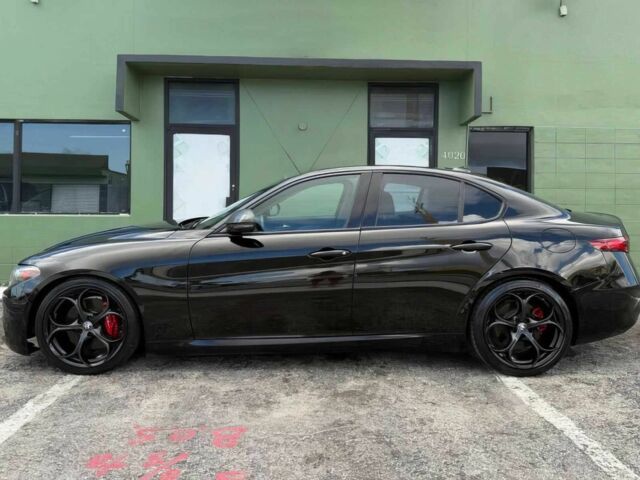 Черный Альфа Giulia, объемом двигателя 2 л и пробегом 30 тыс. км за 16150 $, фото 3 на Automoto.ua