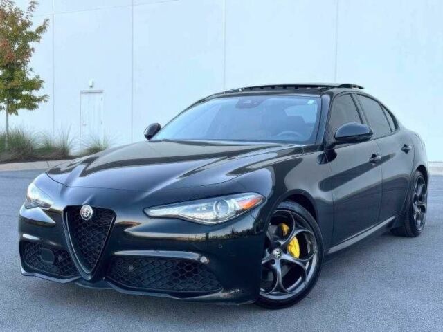 Черный Альфа Giulia, объемом двигателя 2 л и пробегом 89 тыс. км за 6300 $, фото 2 на Automoto.ua