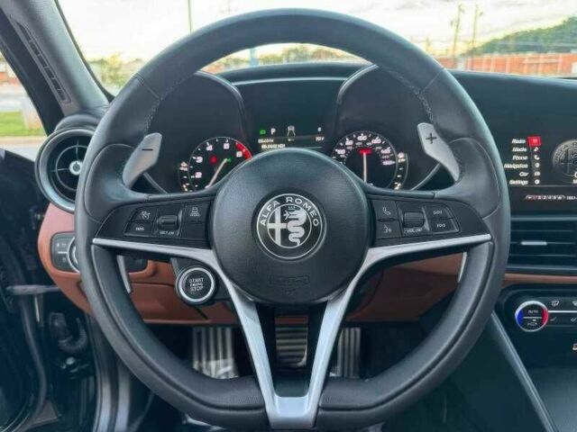Черный Альфа Giulia, объемом двигателя 2 л и пробегом 89 тыс. км за 6300 $, фото 13 на Automoto.ua