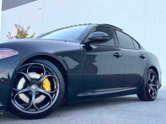 Черный Альфа Giulia, объемом двигателя 2 л и пробегом 89 тыс. км за 6300 $, фото 6 на Automoto.ua
