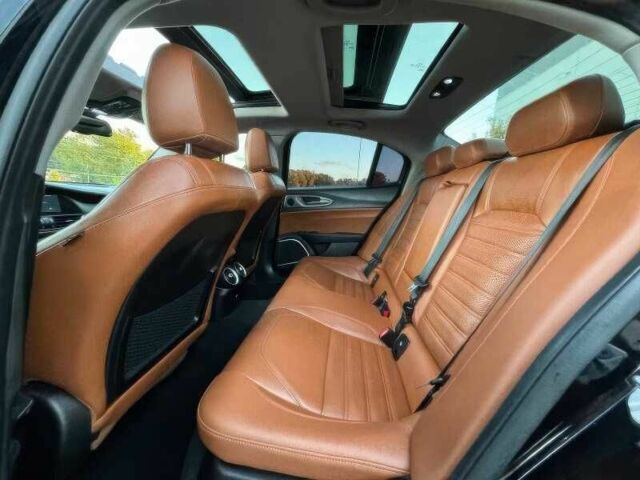 Черный Альфа Giulia, объемом двигателя 2 л и пробегом 89 тыс. км за 6300 $, фото 15 на Automoto.ua