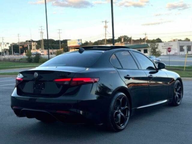 Черный Альфа Giulia, объемом двигателя 2 л и пробегом 89 тыс. км за 6300 $, фото 4 на Automoto.ua
