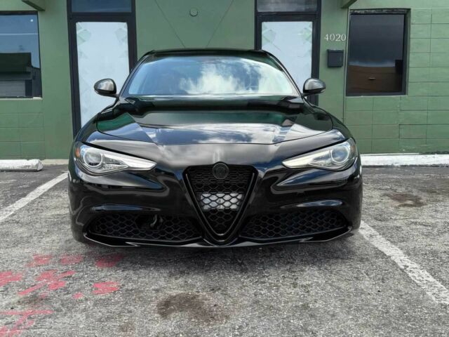 Черный Альфа Giulia, объемом двигателя 2 л и пробегом 30 тыс. км за 16150 $, фото 1 на Automoto.ua