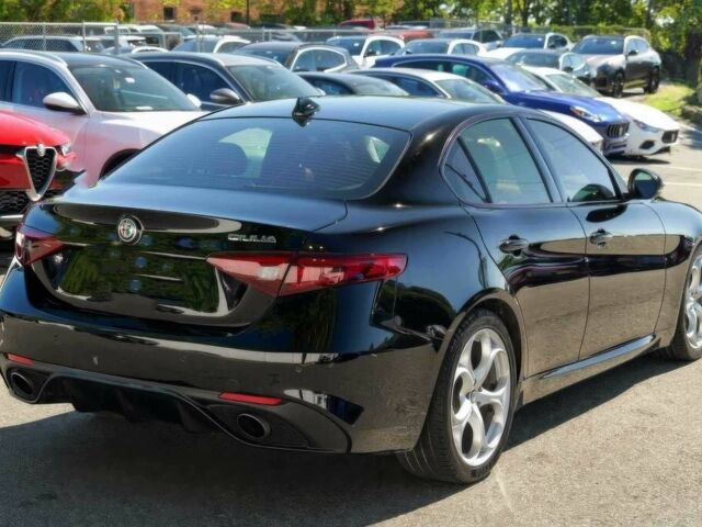 Черный Альфа Giulia, объемом двигателя 2 л и пробегом 40 тыс. км за 13000 $, фото 6 на Automoto.ua