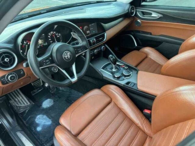 Черный Альфа Giulia, объемом двигателя 2 л и пробегом 89 тыс. км за 6300 $, фото 12 на Automoto.ua