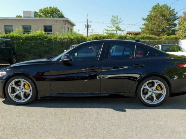 Черный Альфа Giulia, объемом двигателя 2 л и пробегом 40 тыс. км за 13000 $, фото 3 на Automoto.ua