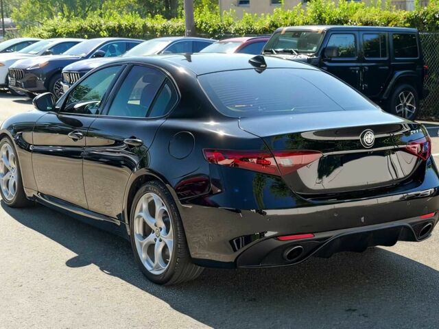 Черный Альфа Giulia, объемом двигателя 2 л и пробегом 31 тыс. км за 9600 $, фото 6 на Automoto.ua